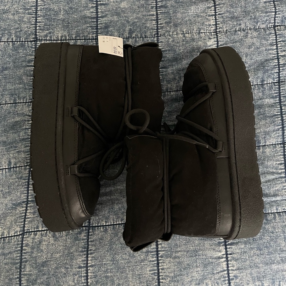 H&M Laced Padded Boots - Picture 5 of 5